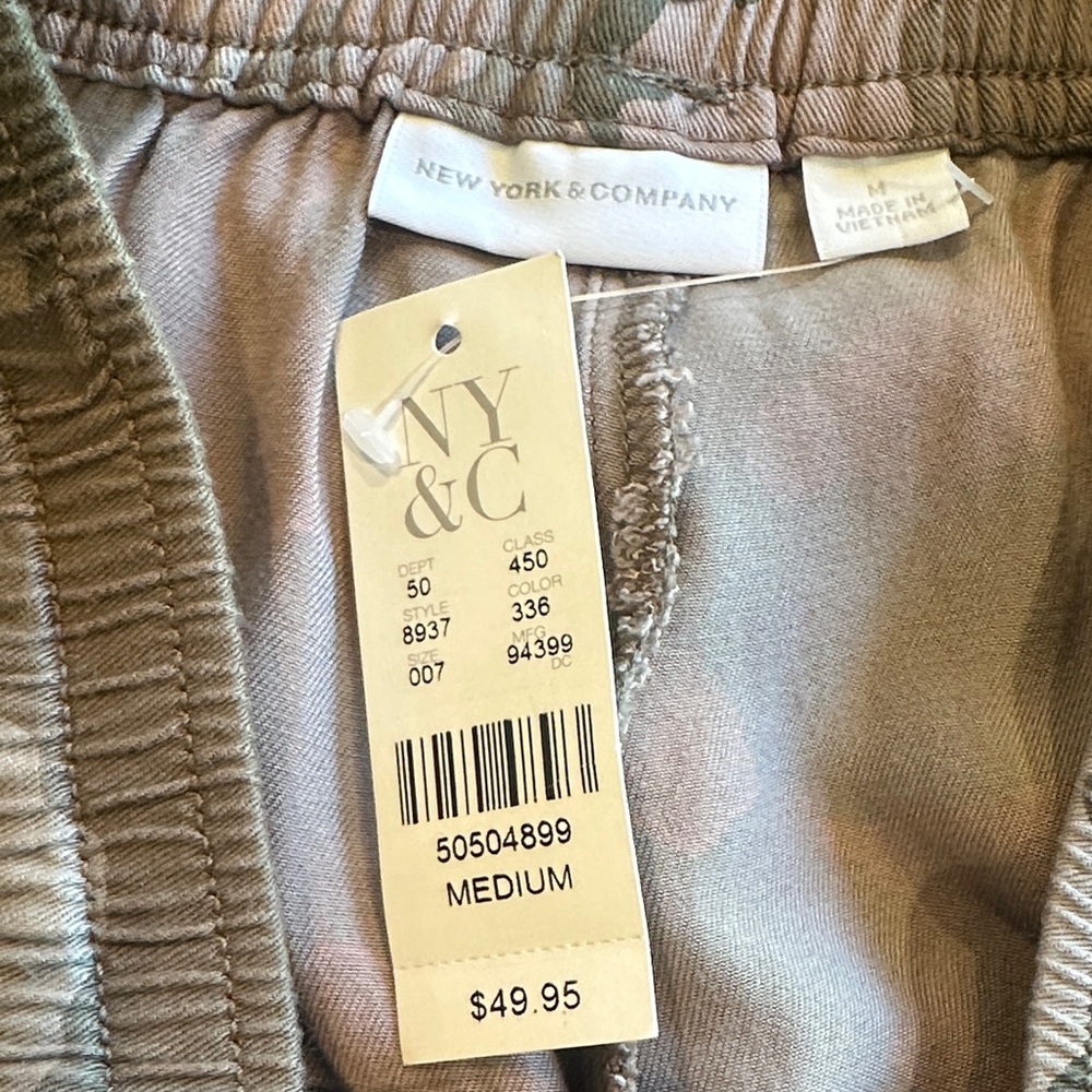 New York & Company Camouflage Print Pants - Picture 10 of 14